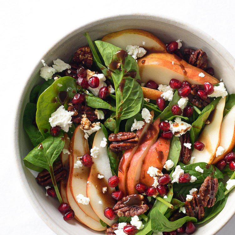 dsc4072-fork_knife_swoon_spinach_and_pear_salad_with_pomegranate_goat_cheese_and_candied_pecans_thumb