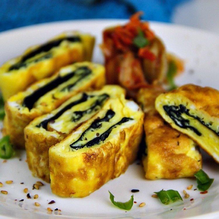 korean-rolled-omelette-with-seaweed-thumb